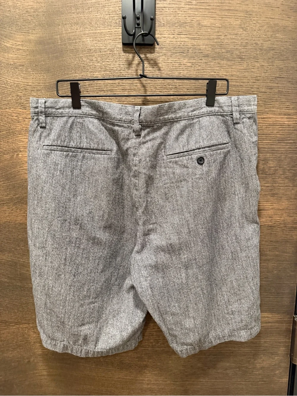 Banana Republic Men's Light Heather Gray Flat-Front Shorts